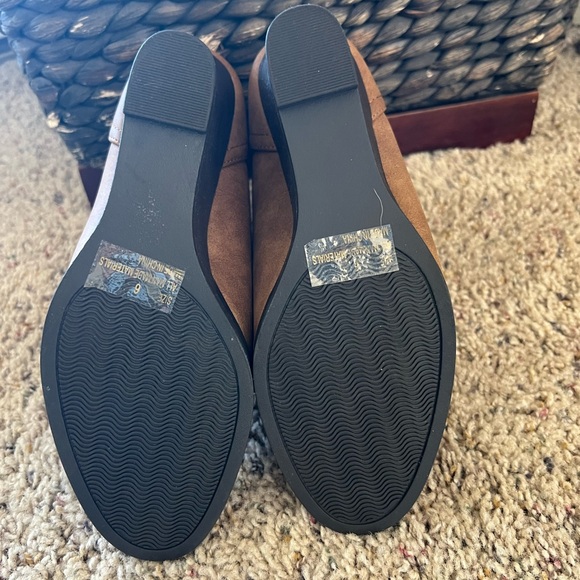 Super cute ankle boots size 6. Brand new! - Picture 2 of 3